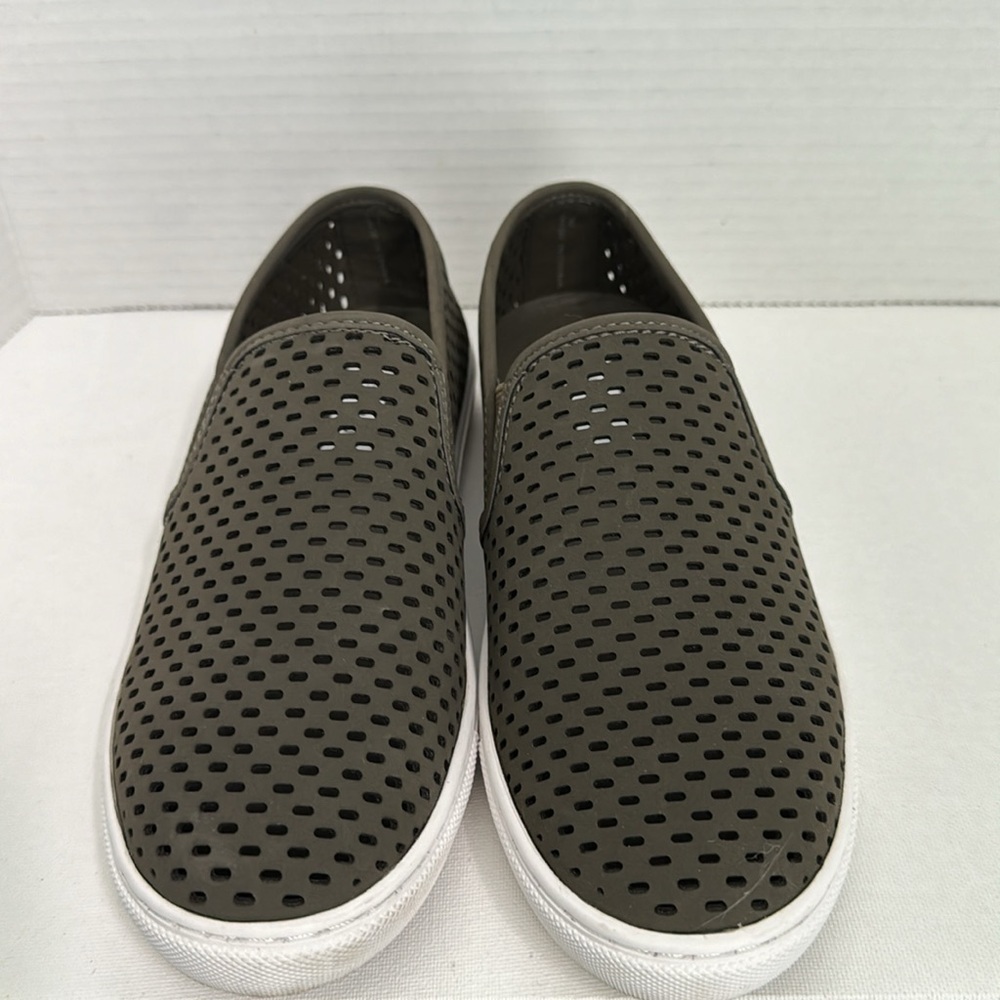 Steve Madden Women’s Wake slip on sneaker. Size 7M Olive Green color. - Picture 2 of 9
